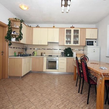 4 Bedroom Apartment In Тисно Экстерьер фото