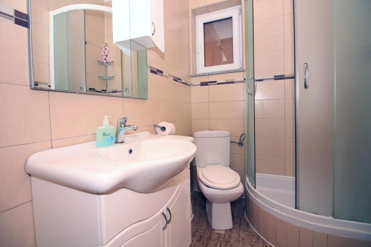 4 Bedroom Apartment In Тисно Экстерьер фото