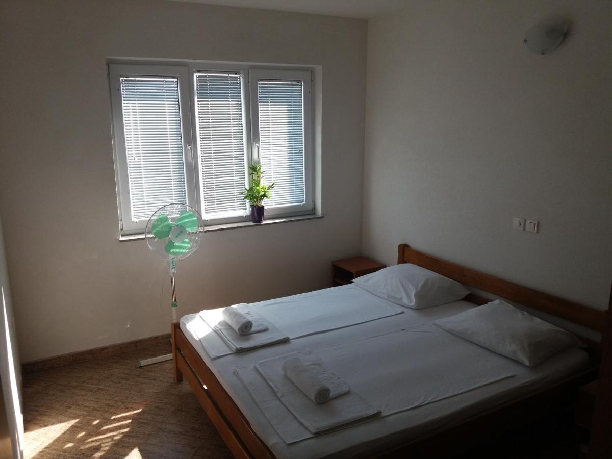 4 Bedroom Apartment In Тисно Экстерьер фото